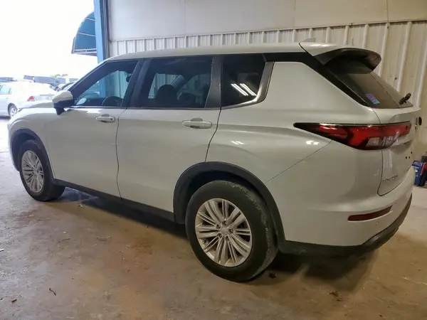 JA4J4UA87RZ079707 2024 MITSUBISHI OUTLANDER - Image 2