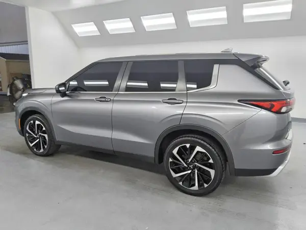 JA4J4UA88NZ043521 2022 MITSUBISHI OUTLANDER - Image 2