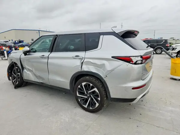 JA4J4UA88NZ065356 2022 MITSUBISHI OUTLANDER - Image 2