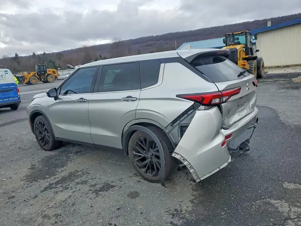 JA4J4UA88NZ077684 2022 MITSUBISHI OUTLANDER - Image 2