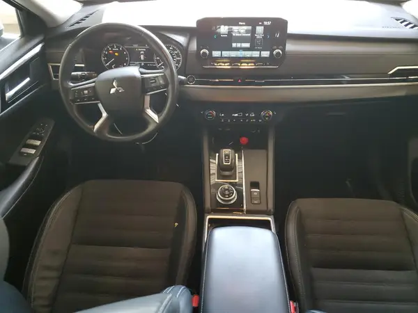JA4J4UA88PZ034174 2023 MITSUBISHI OUTLANDER - Image 8