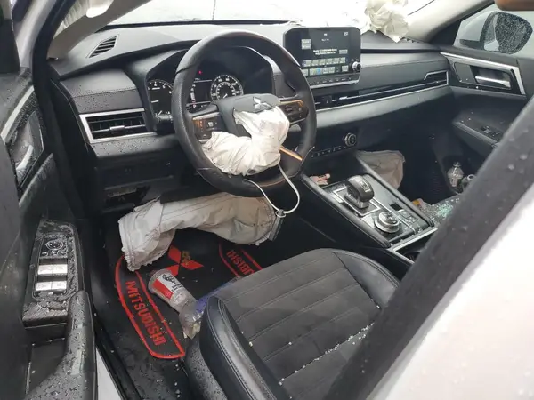 JA4J4UA88PZ061164 2023 MITSUBISHI OUTLANDER - Image 8