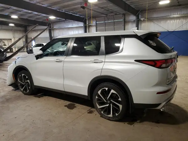 JA4J4UA88PZ061410 2023 MITSUBISHI OUTLANDER - Image 2