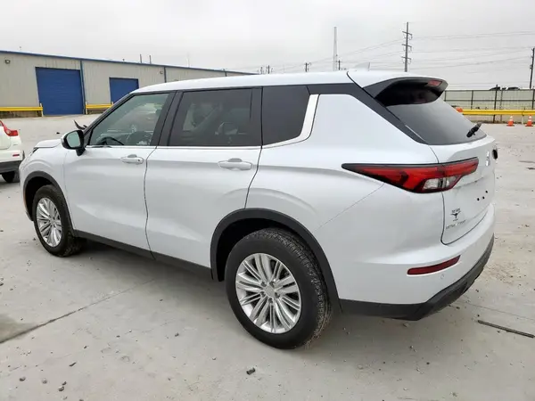JA4J4UA88RZ079490 2024 MITSUBISHI OUTLANDER - Image 2
