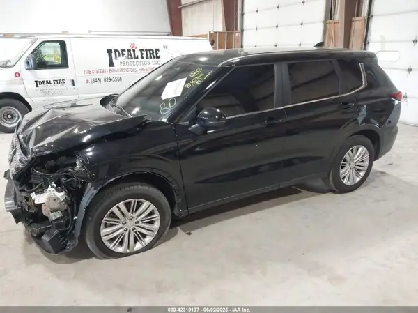 JA4J4UA88RZ085080 2024 MITSUBISHI OUTLANDER - Image 2