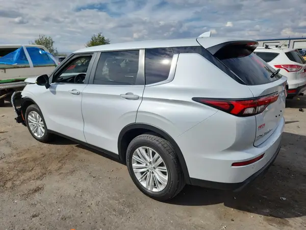 JA4J4UA88RZ090327 2024 MITSUBISHI OUTLANDER - Image 2