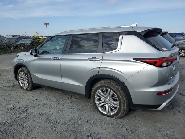 JA4J4UA89NZ605894 2022 MITSUBISHI OUTLANDER - Image 2