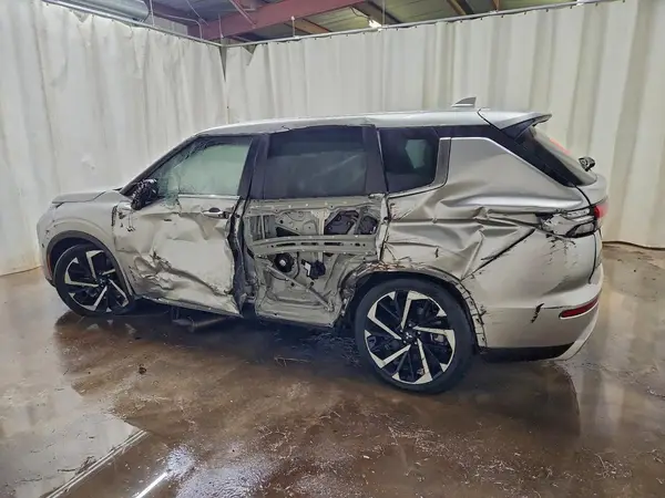 JA4J4UA89PZ052750 2023 MITSUBISHI OUTLANDER - Image 2
