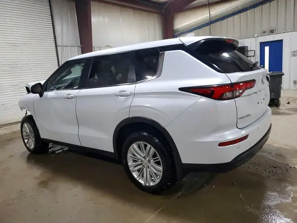 JA4J4UA89RZ032758 2024 MITSUBISHI OUTLANDER - Image 2