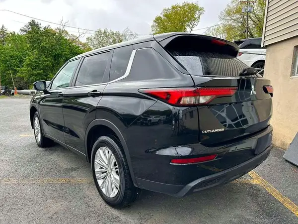 JA4J4UA89RZ057417 2024 MITSUBISHI OUTLANDER - Image 2