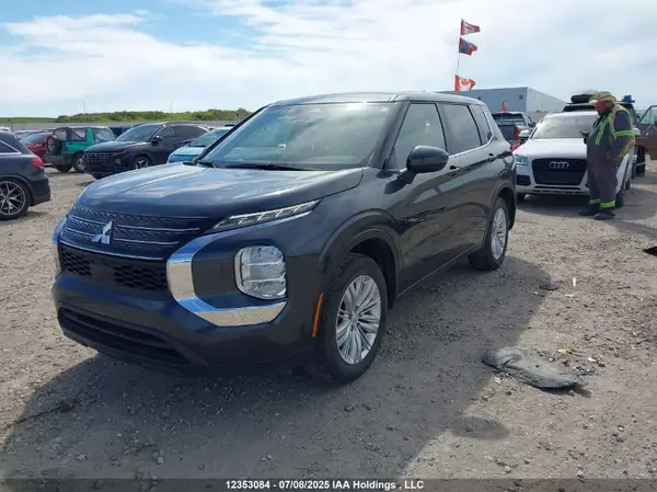 JA4J4UA89RZ621809 2024 MITSUBISHI OUTLANDER - Image 2