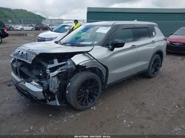 JA4J4UA8XNZ078108 2022 MITSUBISHI OUTLANDER - Image 2