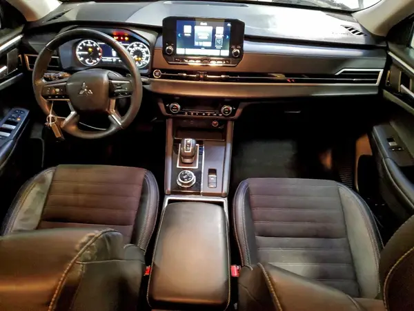 JA4J4UA8XPZ015299 2023 MITSUBISHI OUTLANDER - Image 8