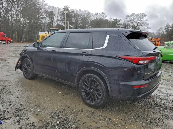 JA4J4UA8XPZ016260 2023 MITSUBISHI OUTLANDER - Image 2
