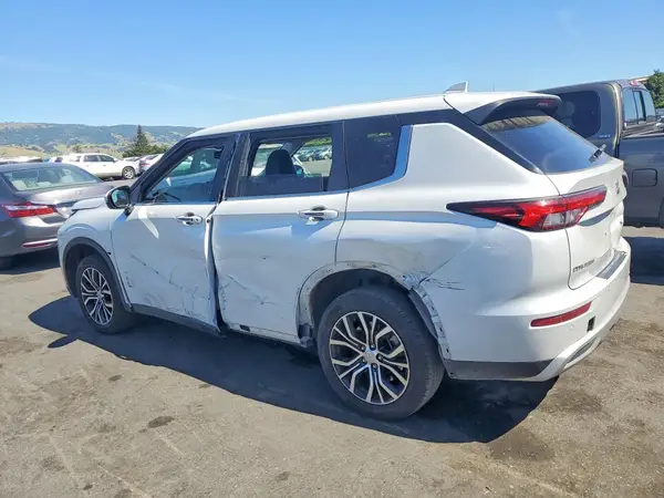 JA4J4UA8XPZ032779 2023 MITSUBISHI OUTLANDER - Image 2