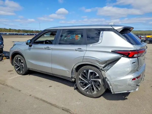 JA4J4UA8XPZ047895 2023 MITSUBISHI OUTLANDER - Image 2