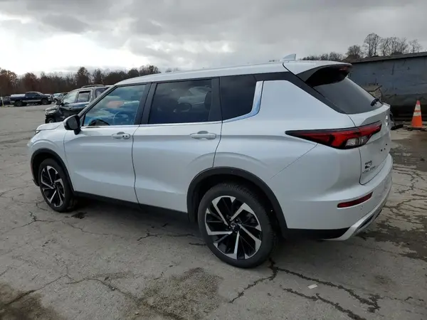 JA4J4UA8XPZ055348 2023 MITSUBISHI OUTLANDER - Image 2
