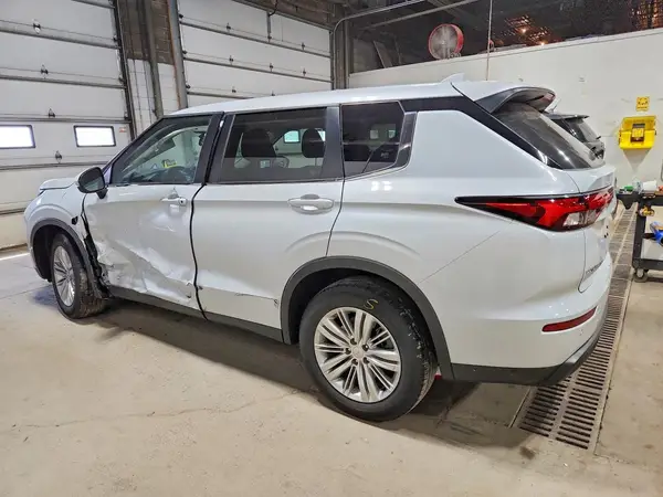 JA4J4UA8XRZ087512 2024 MITSUBISHI OUTLANDER - Image 2