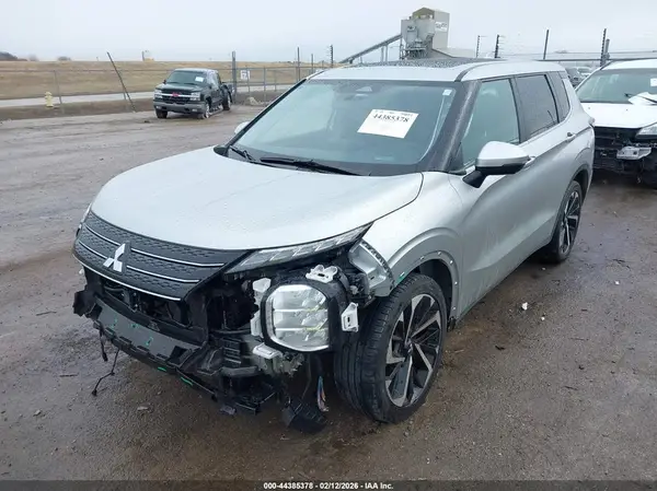 JA4J4VA80RZ010606 2024 MITSUBISHI OUTLANDER - Image 2