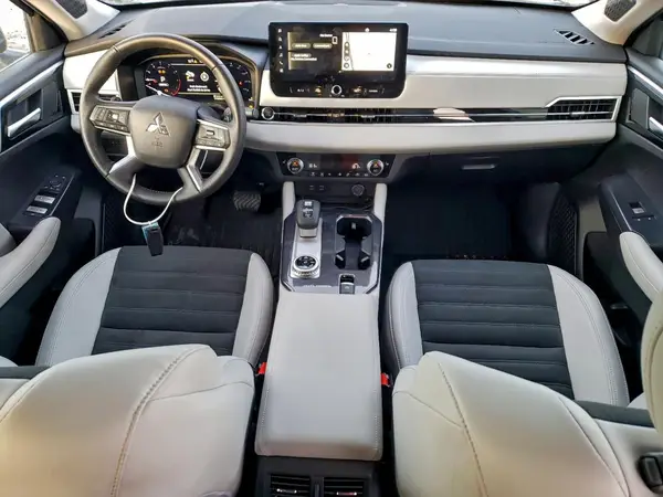 JA4J4VA80SZ017769 2025 MITSUBISHI OUTLANDER - Image 8