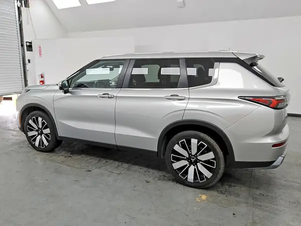 JA4J4VA81SZ012032 2025 MITSUBISHI OUTLANDER - Image 2