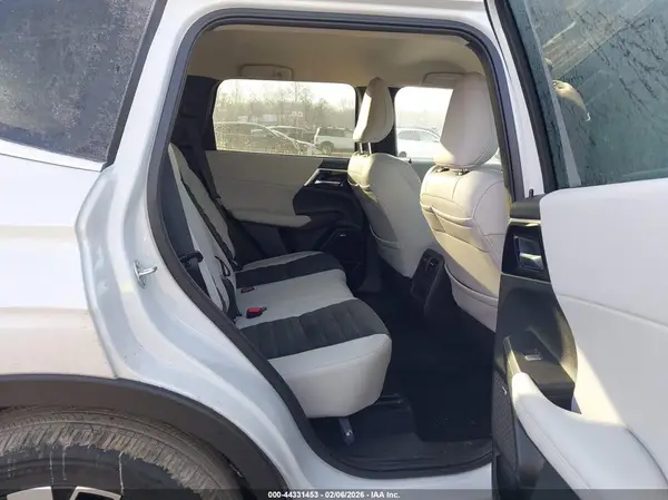 JA4J4VA81SZ024651 2025 MITSUBISHI OUTLANDER - Image 8