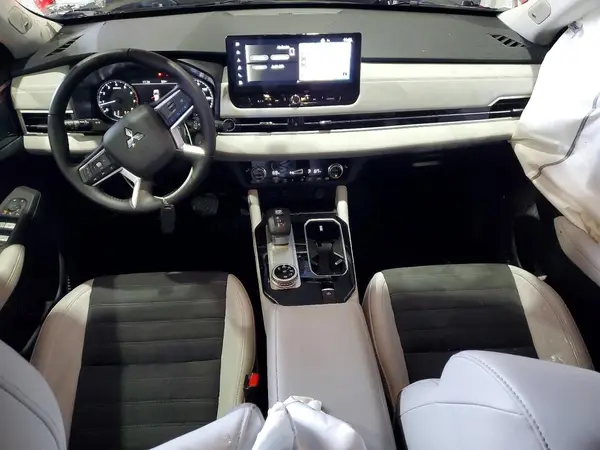 JA4J4VA81SZ032118 2025 MITSUBISHI OUTLANDER - Image 8