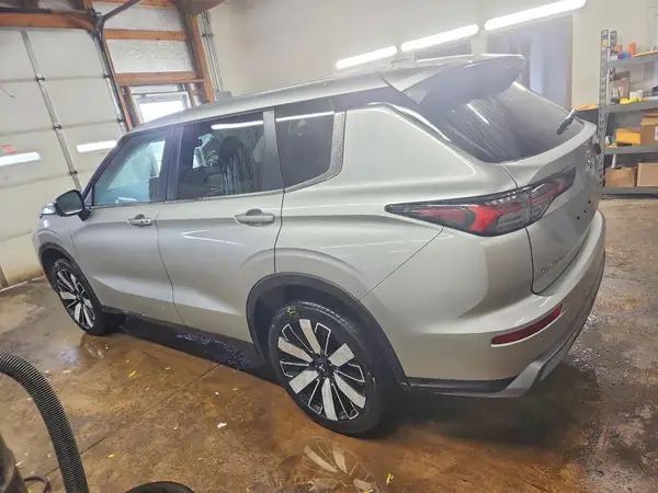 JA4J4VA81SZ046388 2025 MITSUBISHI OUTLANDER - Image 2