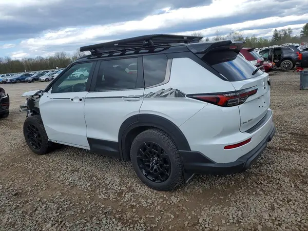 JA4J4VA81SZ051008 2025 MITSUBISHI OUTLANDER - Image 2
