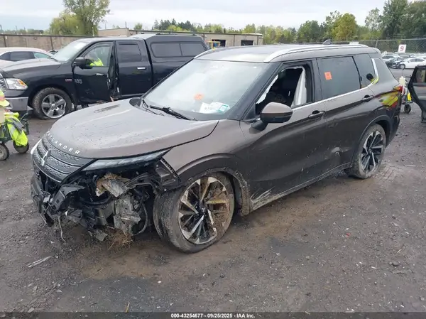 JA4J4VA82NZ045917 2022 MITSUBISHI OUTLANDER - Image 2