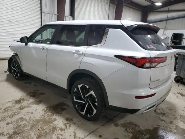 JA4J4VA82RZ023020 2024 MITSUBISHI OUTLANDER - Image 2