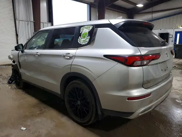 JA4J4VA82RZ031702 2024 MITSUBISHI OUTLANDER - Image 2