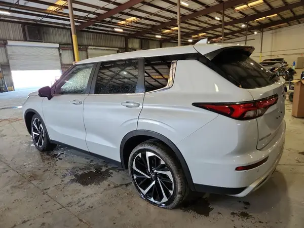 JA4J4VA82RZ073125 2024 MITSUBISHI OUTLANDER - Image 2