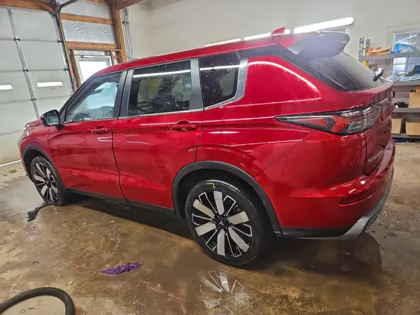 JA4J4VA82SZ032631 2025 MITSUBISHI OUTLANDER - Image 2