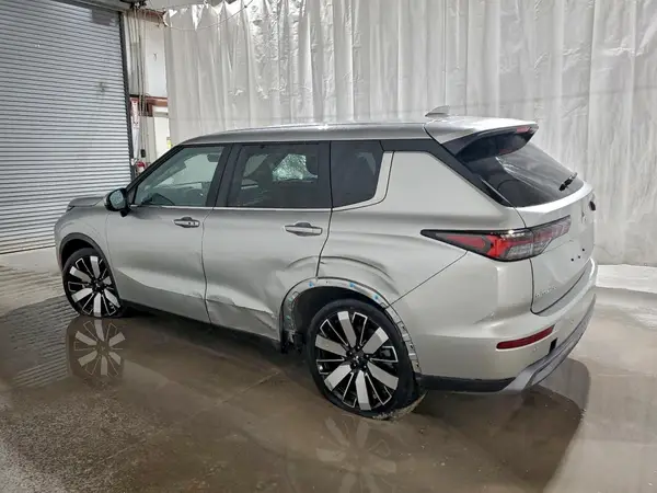 JA4J4VA82SZ048439 2025 MITSUBISHI OUTLANDER - Image 2