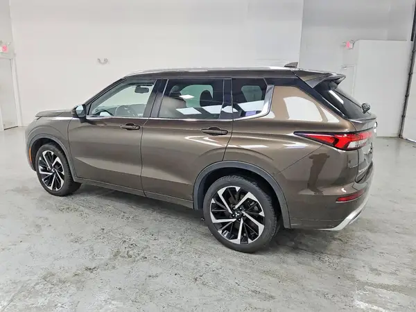 JA4J4VA83NZ073158 2022 MITSUBISHI OUTLANDER - Image 2