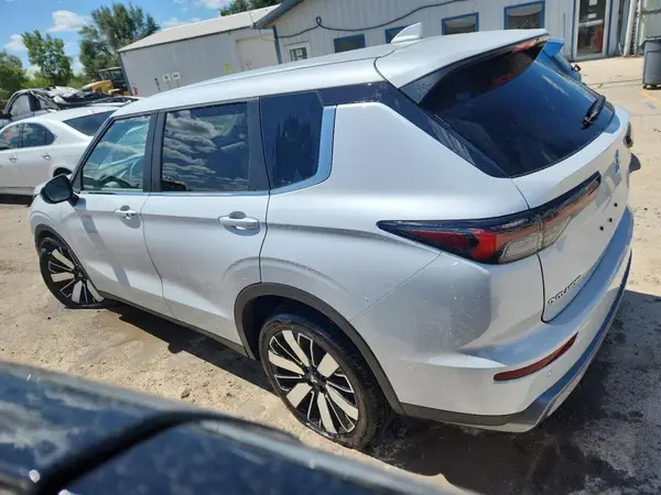 JA4J4VA83SZ023534 2025 MITSUBISHI OUTLANDER - Image 2