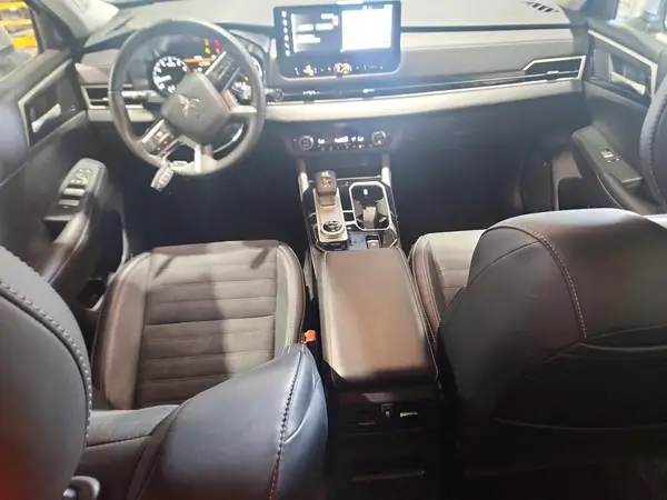 JA4J4VA83SZ031147 2025 MITSUBISHI OUTLANDER - Image 8