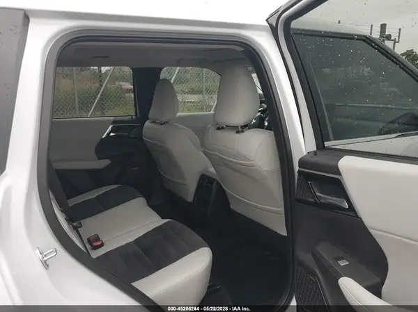 JA4J4VA83SZ031827 2025 MITSUBISHI OUTLANDER - Image 8