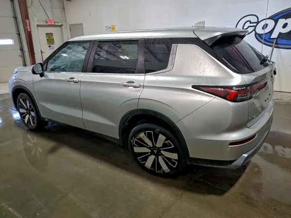 JA4J4VA83SZ037238 2025 MITSUBISHI OUTLANDER - Image 2