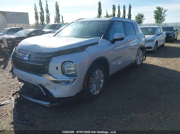 JA4J4VA84RZ634537 2024 MITSUBISHI OUTLANDER - Image 2