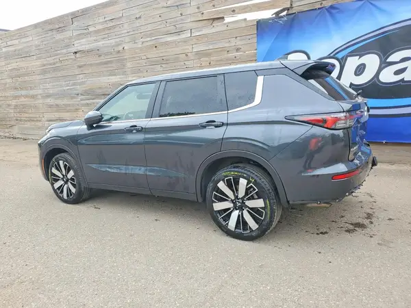 JA4J4VA84SZ045395 2025 MITSUBISHI OUTLANDER - Image 2