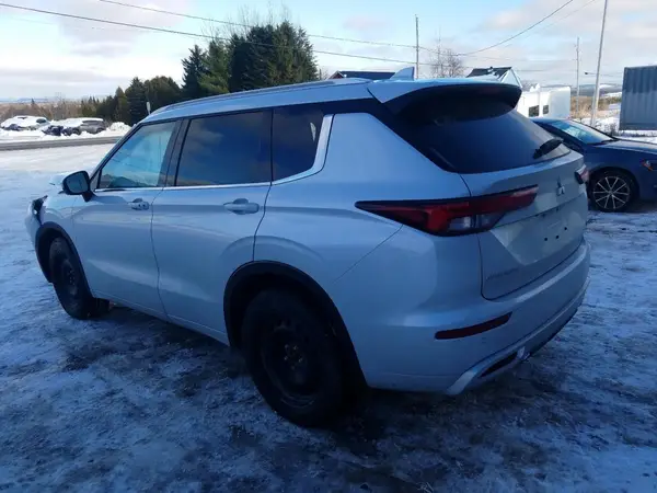 JA4J4VA85PZ619008 2023 MITSUBISHI OUTLANDER - Image 2