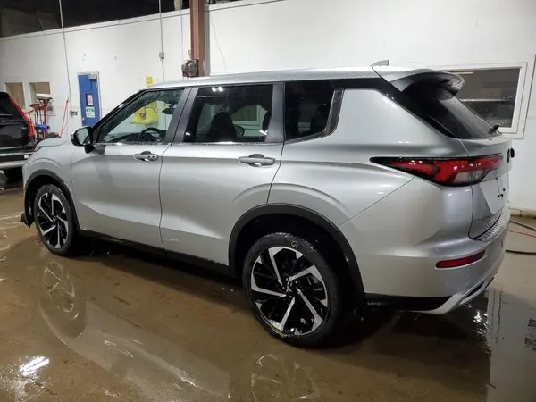 JA4J4VA85RZ085978 2024 MITSUBISHI OUTLANDER - Image 2