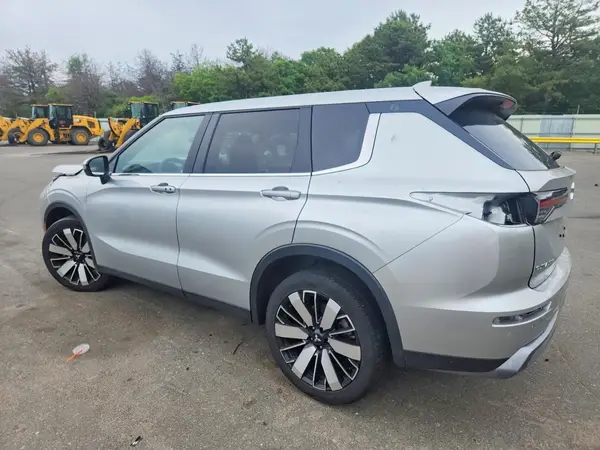 JA4J4VA85SZ033840 2025 MITSUBISHI OUTLANDER - Image 2