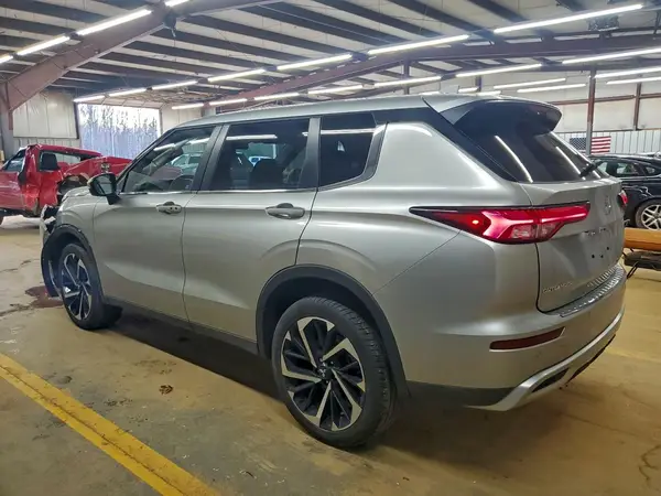 JA4J4VA86RZ083057 2024 MITSUBISHI OUTLANDER - Image 2