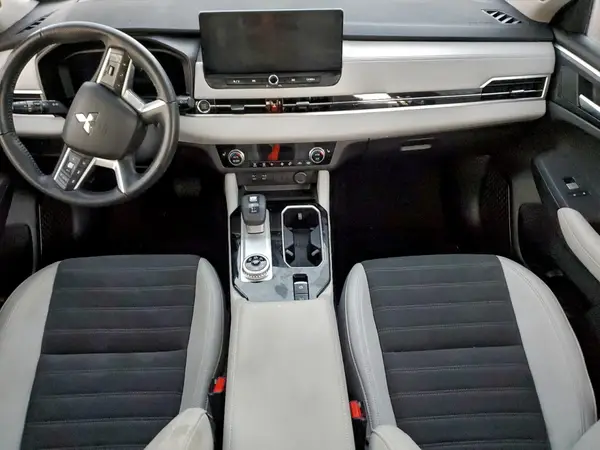 JA4J4VA86SZ025603 2025 MITSUBISHI OUTLANDER - Image 8