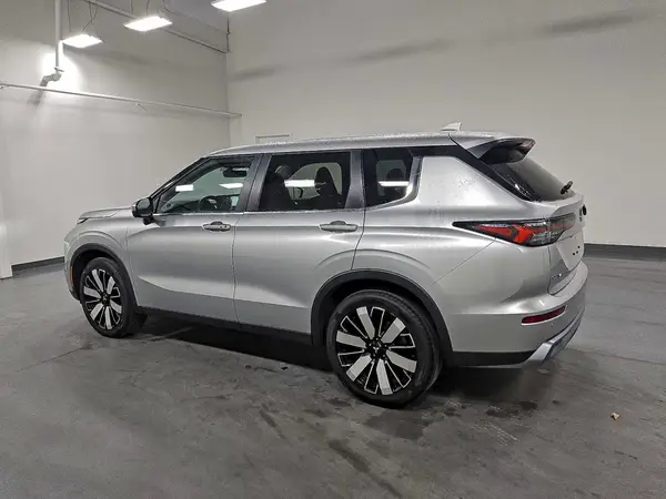 JA4J4VA86SZ033216 2025 MITSUBISHI OUTLANDER - Image 2