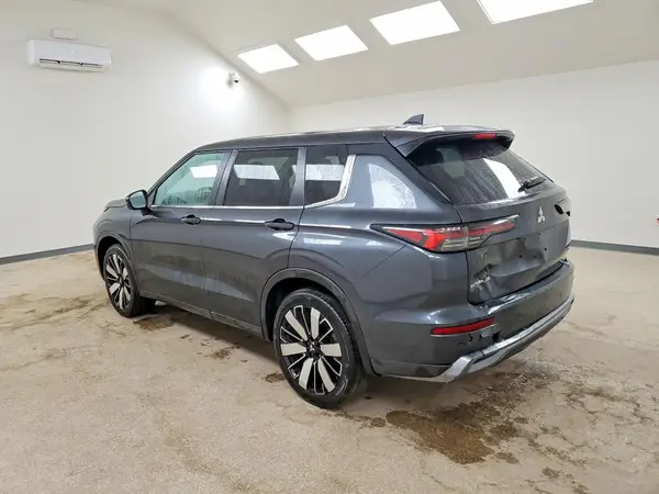 JA4J4VA86SZ038383 2025 MITSUBISHI OUTLANDER - Image 2