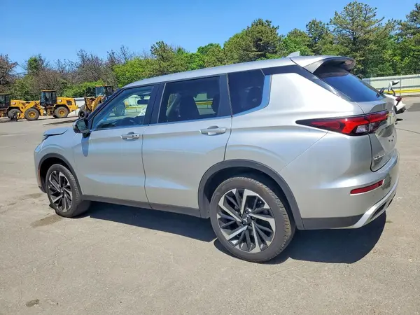 JA4J4VA87RZ071418 2024 MITSUBISHI OUTLANDER - Image 2